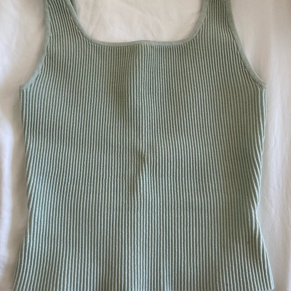 Babaton Tops - Sculpted babaton tee